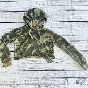 Garage cropped camouflage sweatshirt! Size 14/16